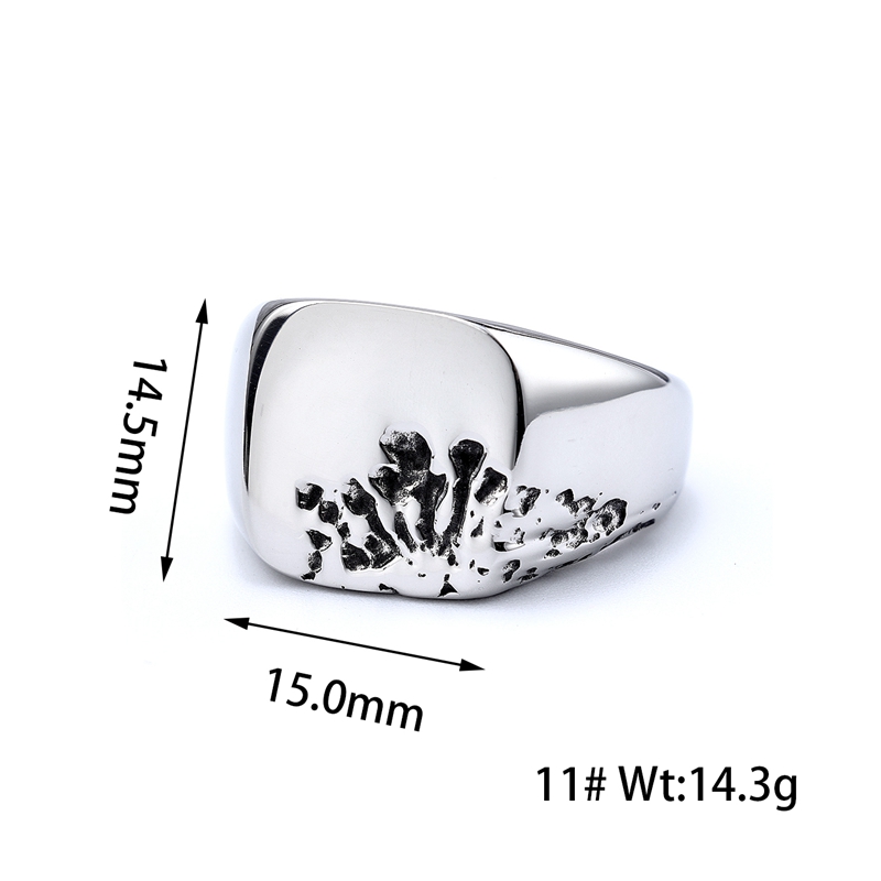 Size reference image for stainless steel claw mark signet ring showing approx. 15.0 mm width and 14.5 mm height